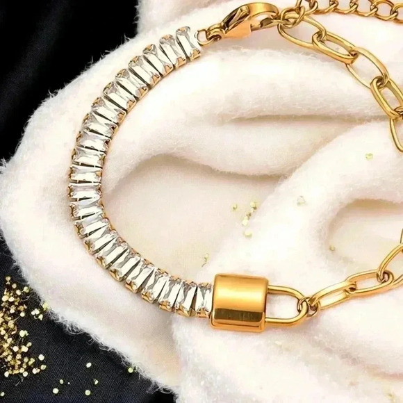 🆕️ 18K Gold Plated Bracelet With Sparkling Zirconia Baguettes & Padlock Design - Picture 1 of 13